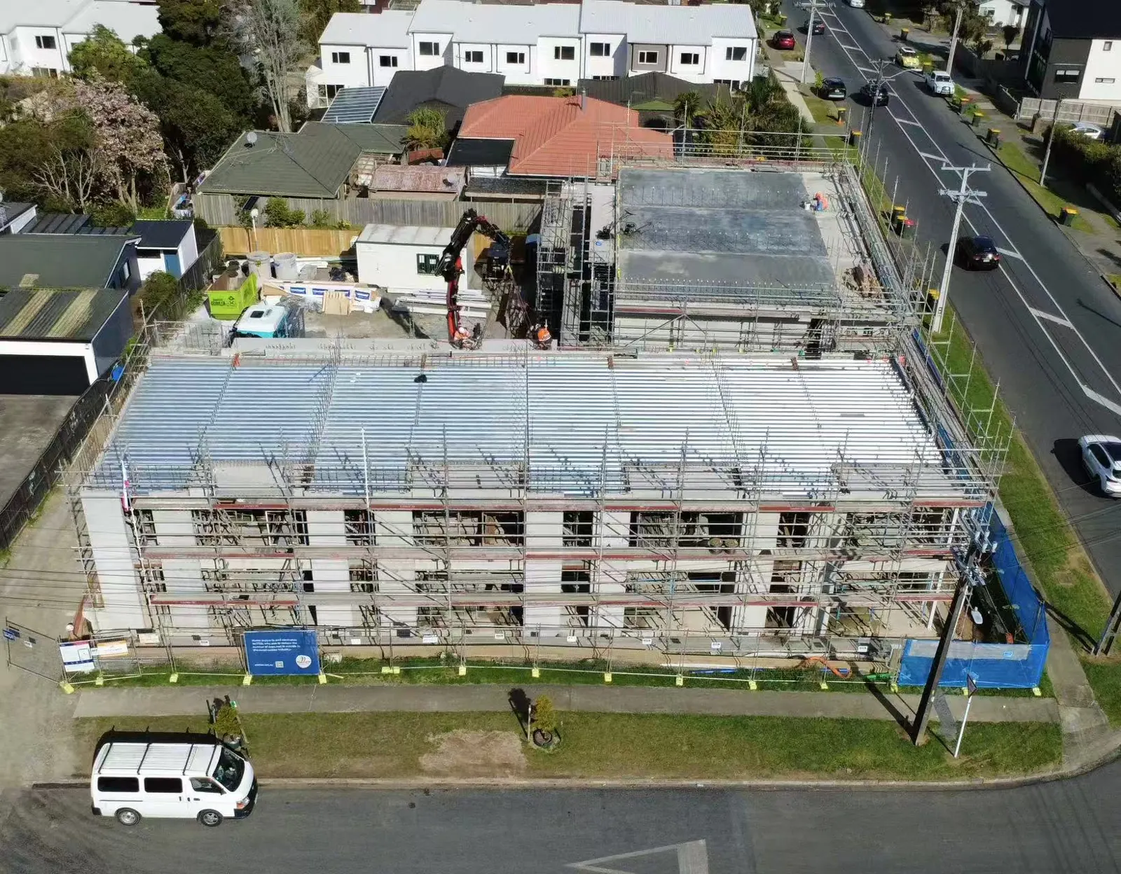 Scaffolded multi-unit structure with floor decking and concrete walls